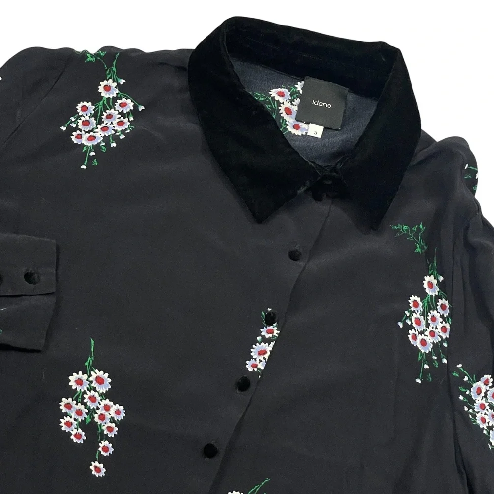 Idano 3 Floral Button Down Blouse Black Velour Collar‎ Covered Buttons
